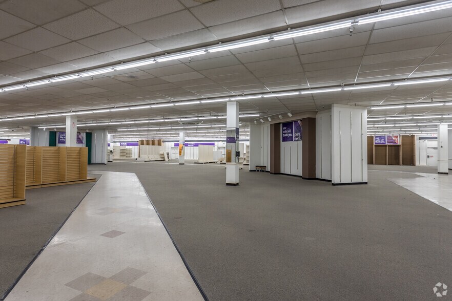 More Photos Of 1160-1300 E Army Post Rd, Des Moines Unknown For Lease