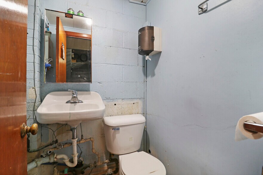 More Photos Of 2926 75th St, Kenosha Freestanding For Sale