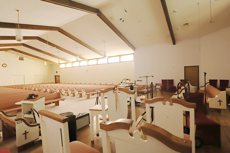 More Photos Of 5165 M L King Ave, Flint Religious Facility For Sale