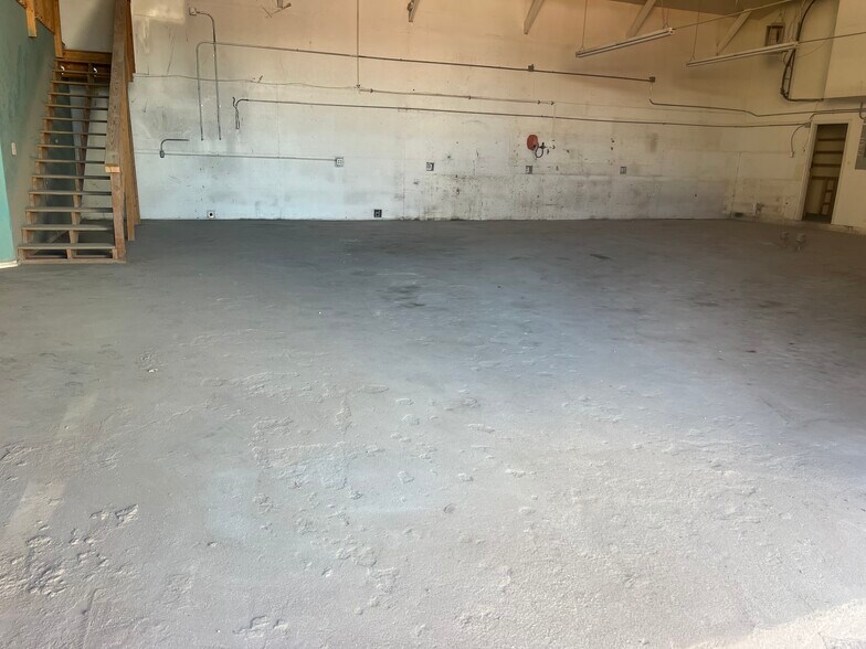 More Photos Of 954 E 100 N, Payson Distribution For Sale