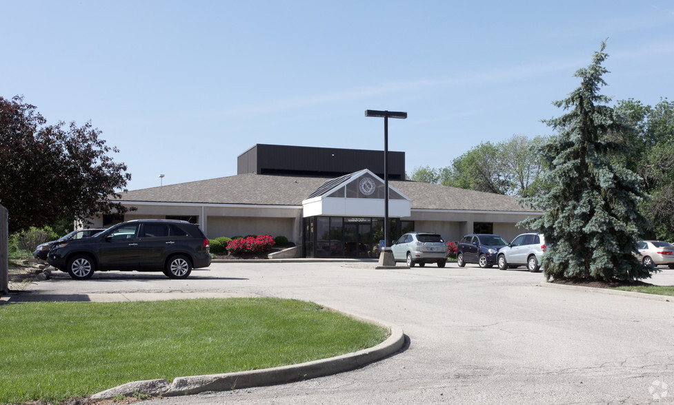 Primary Photo Of 3707 Woodview Trce, Indianapolis Medical For Lease