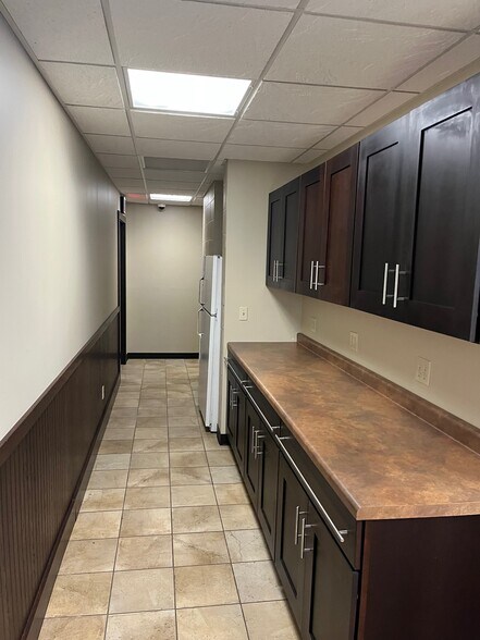 More Photos Of 1608 Firestone Ln, Valparaiso Office For Lease