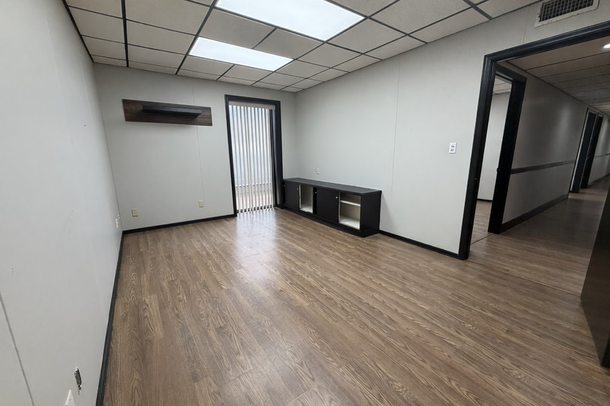 More Photos Of 1302 Jackson St, Fort Smith Industrial For Lease