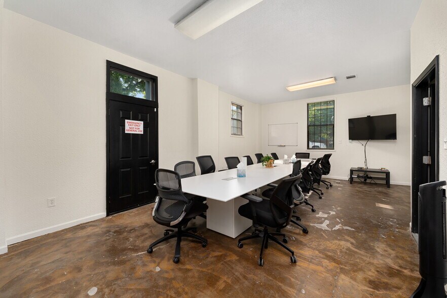 More Photos Of 1408 E 13th St, Austin Loft Creative Space For Lease