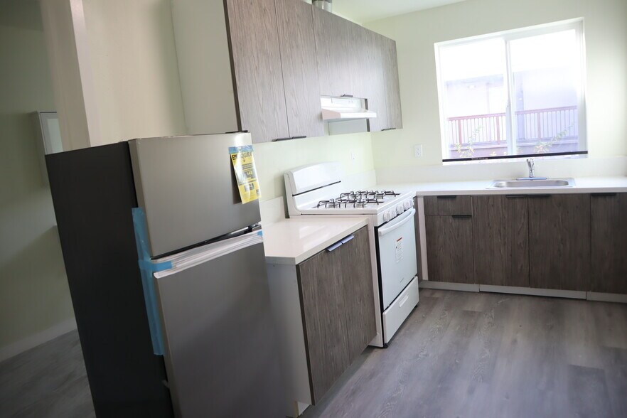 More Photos Of 1516 W 12th Pl, Los Angeles Apartments For Sale