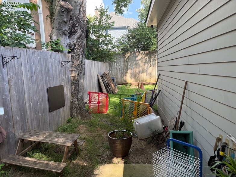 More Photos Of 1430 Poplar Ave, Memphis Office For Sale