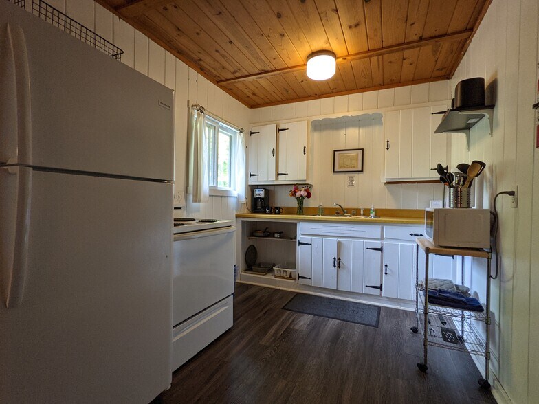 More Photos Of 3917 Point of View Trl, Phelps Hotel For Sale
