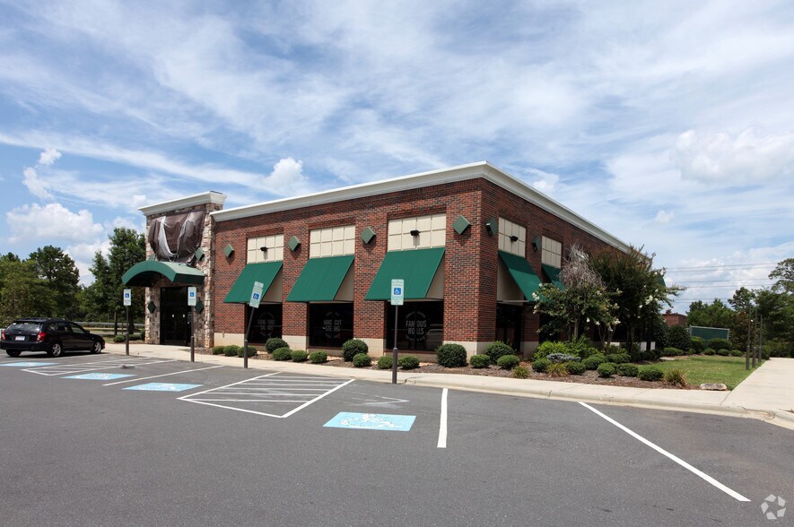 More Photos Of 1916-1930 Sardis Rd N, Charlotte Unknown For Lease