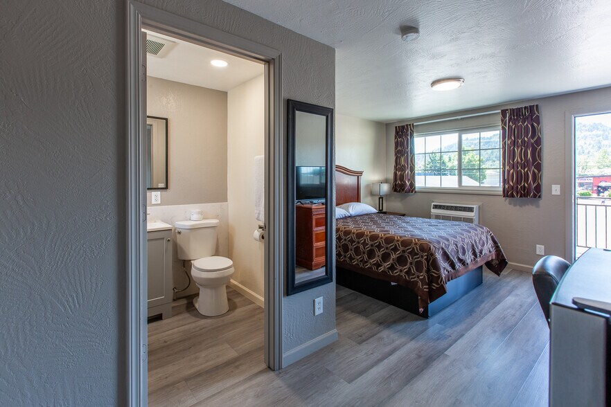 More Photos Of 1152 Main St, Springfield Hotel For Sale