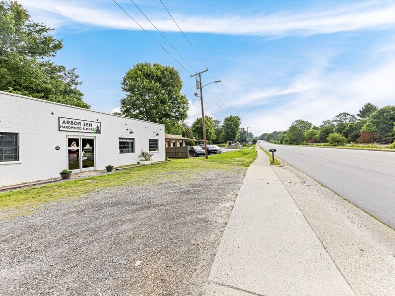 More Photos Of 3154-3156 US 70 Hwy, Black Mountain Office For Lease