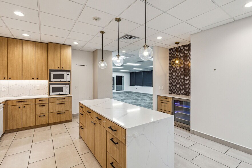 More Photos Of 5477 Glen Lakes Dr, Dallas Medical For Lease