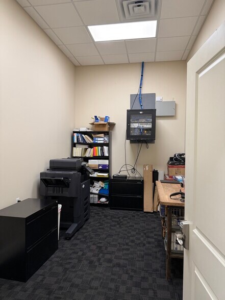 More Photos Of 3345 Highway 5 N, Bryant Office For Lease