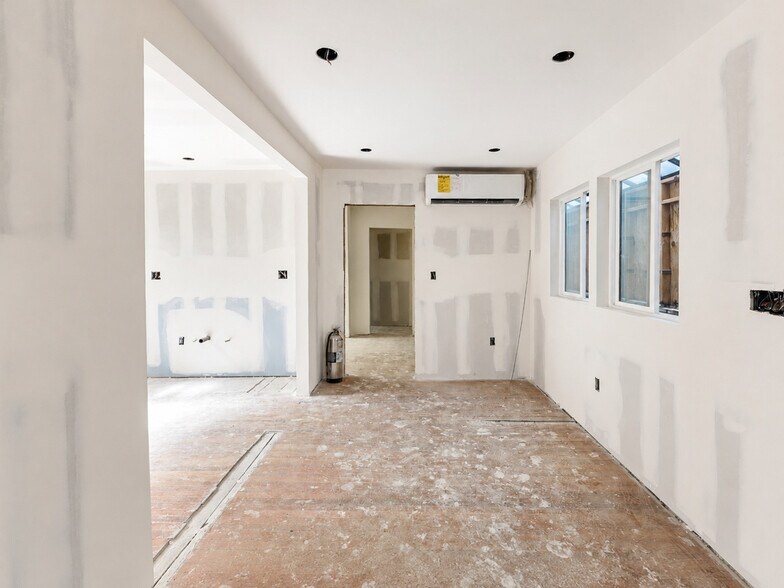 More Photos Of 14426 Friar St, Van Nuys Storefront For Sale