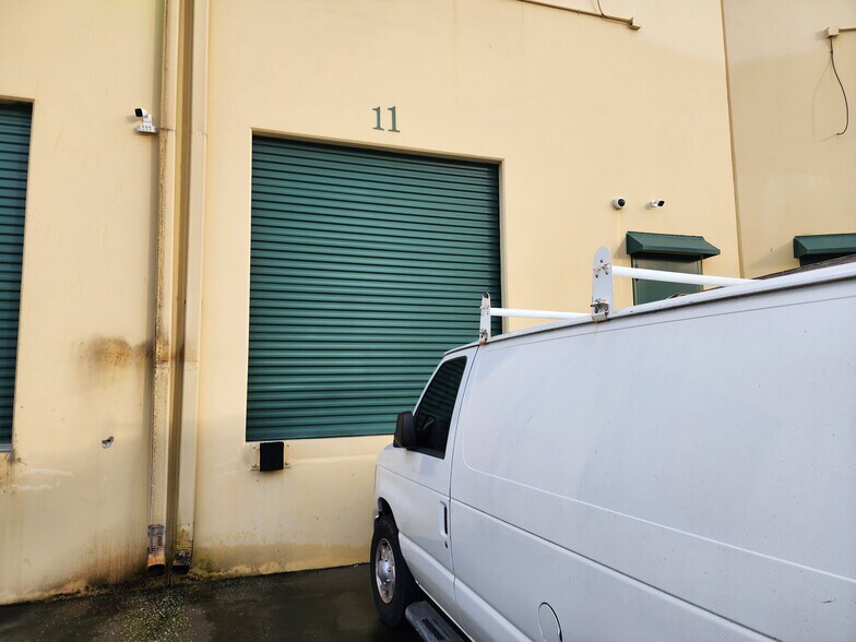 More Photos Of 6881 Kingspointe Pky, Orlando Flex For Lease