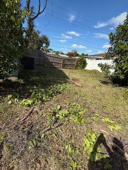 More Photos Of 855 Jamaica Rd, Venice Apartments For Sale