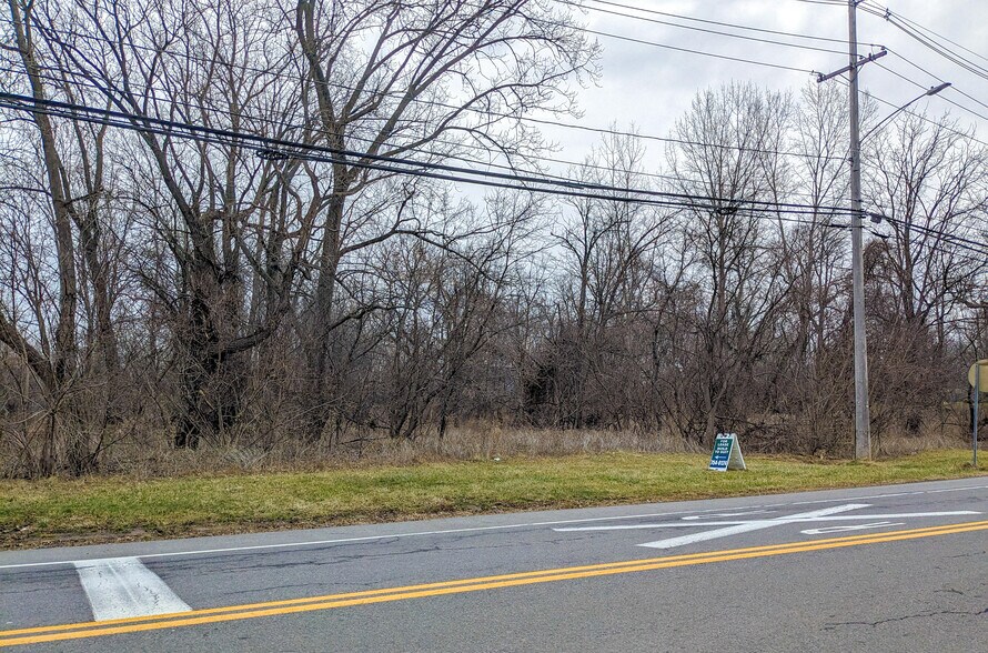 More Photos Of 90 O'Connor Rd, Fairport Warehouse For Lease