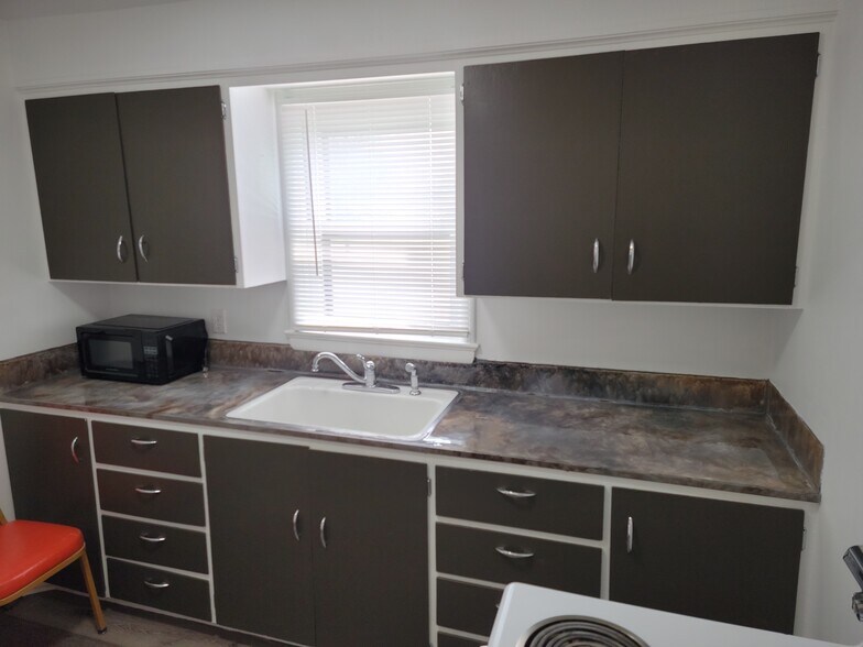 More Photos Of 450 Montana Ave, Lovell Storefront Retail Office For Sale