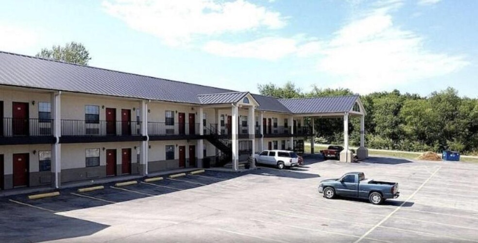 Primary Photo Of 901 S Garfield St, Kiowa Hotel For Sale