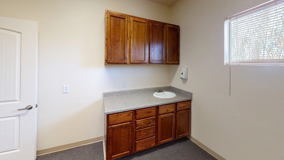 More Photos Of 2451-2461 Robinson Rd, Grand Prairie Medical For Sale