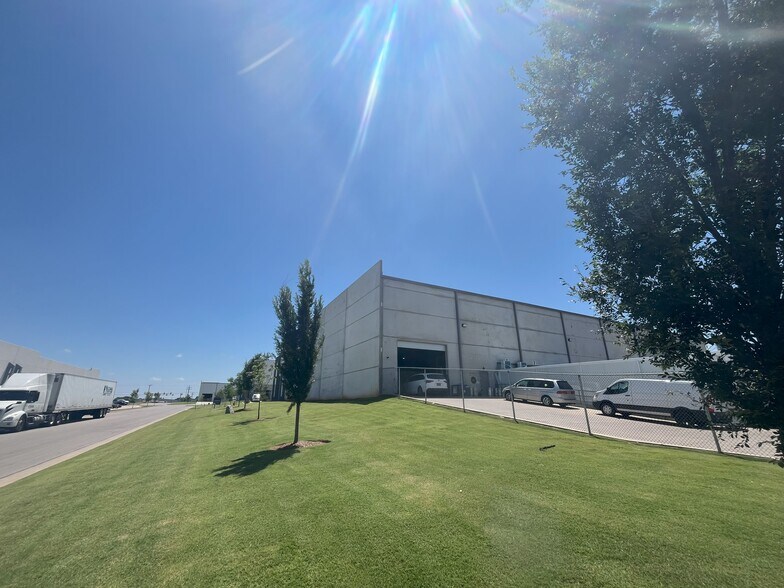 More Photos Of 4700 SW 25th Cir, Oklahoma City Warehouse For Lease