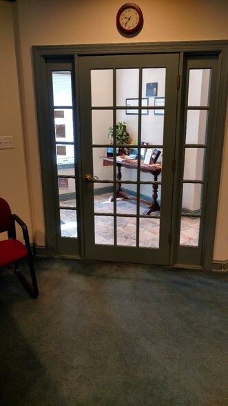 More Photos Of 291 McLaws Cir, Williamsburg Office For Sale