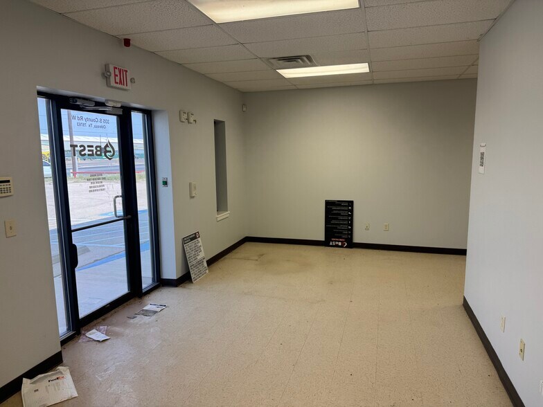 More Photos Of 335 S County Rd W, Odessa Warehouse For Lease