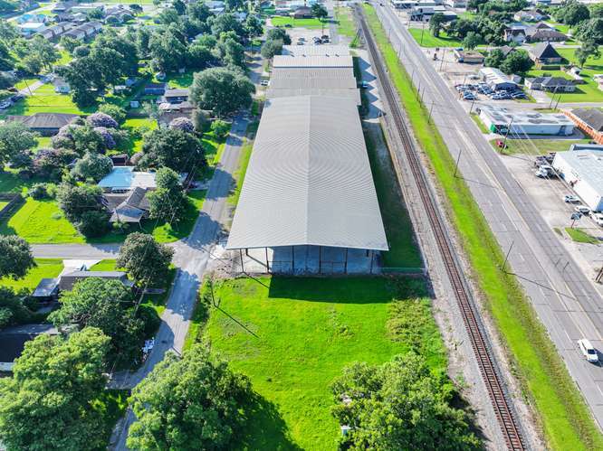 More Photos Of 1050 Detroit Ave, Nederland Distribution For Lease