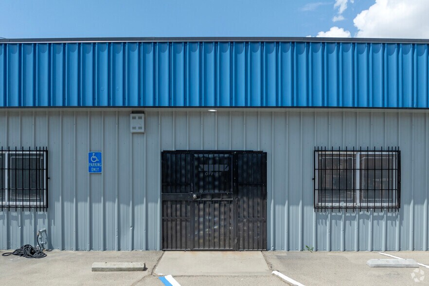 More Photos Of 2910 E Heaton Ave, Fresno Coworking Space