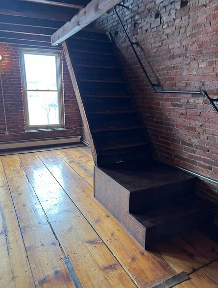More Photos Of 106 Genesee St, Utica Restaurant For Lease