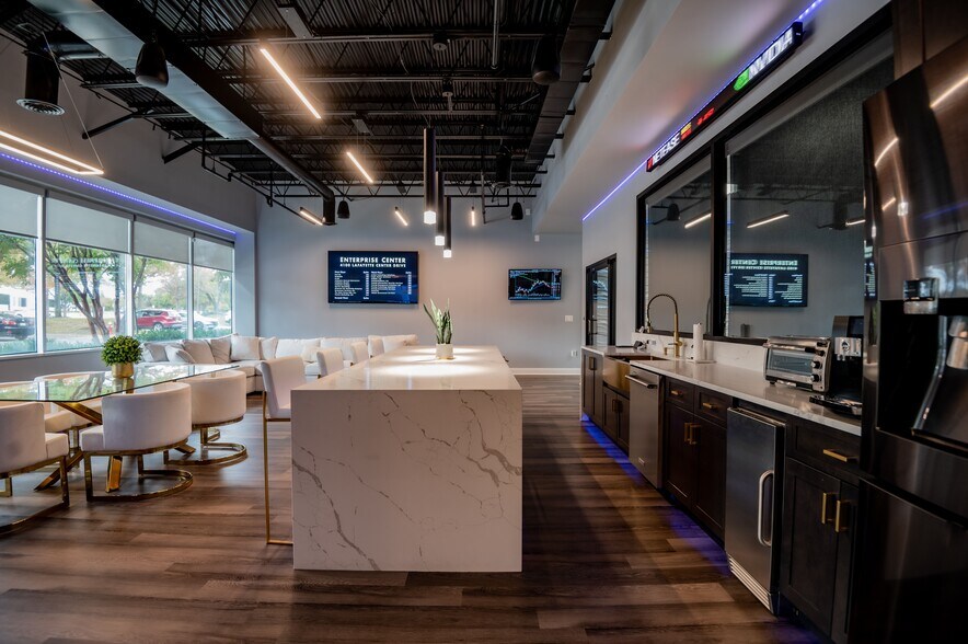 More Photos Of 4100 Lafayette Center Dr, Chantilly Industrial For Sale