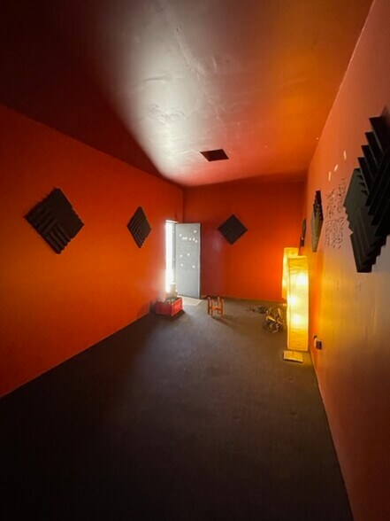 More Photos Of 14758 Keswick St, Van Nuys Light Manufacturing For Lease