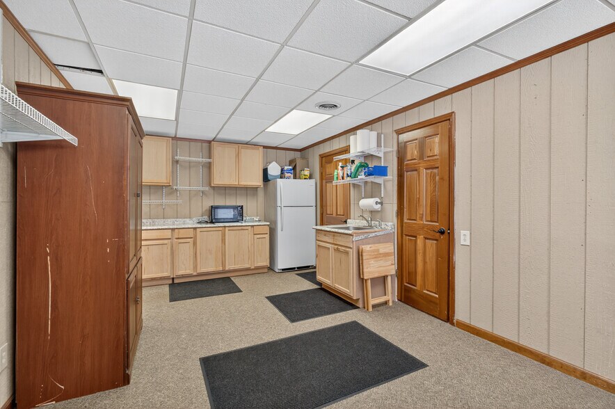 More Photos Of 638 Main St, Columbia Office For Sale