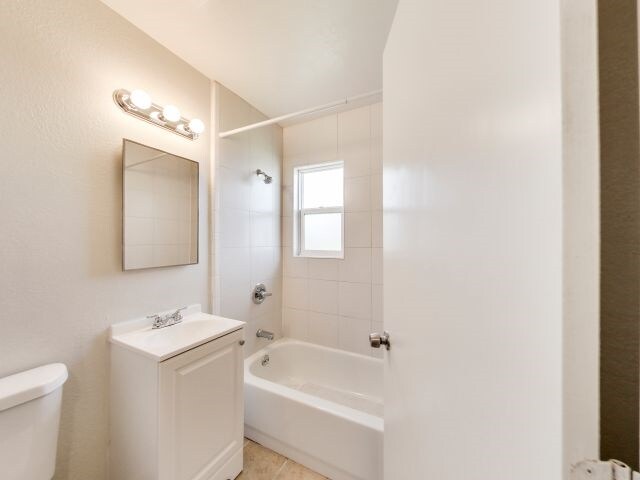 More Photos Of 2505-2525 10th Ave, Oakland Apartments For Sale