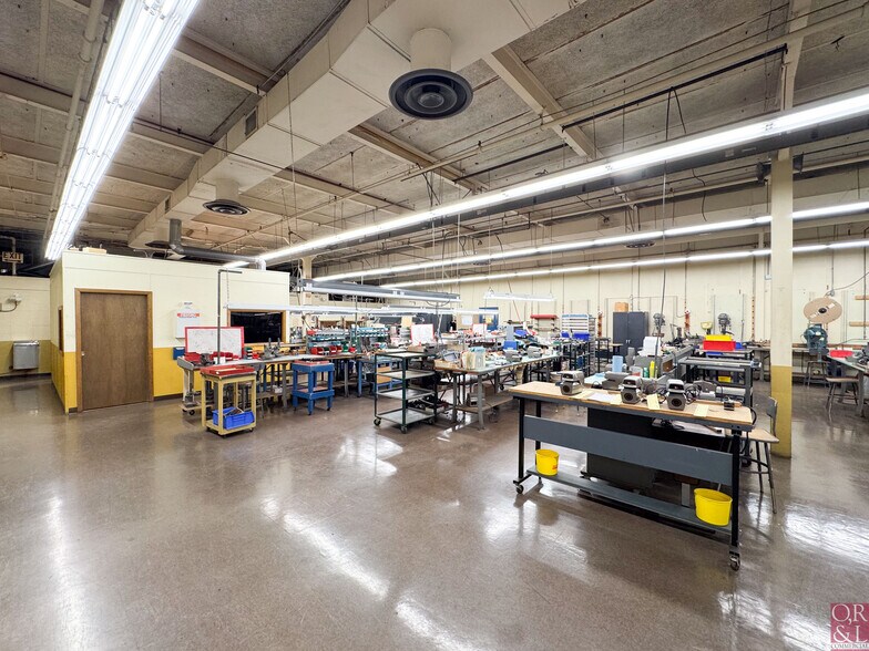 More Photos Of 2055 S Main St, Middletown Manufacturing For Lease