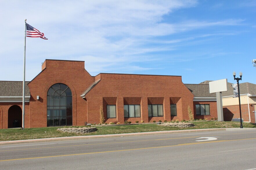 More Photos Of 311 S Main St, O'Fallon Office For Lease