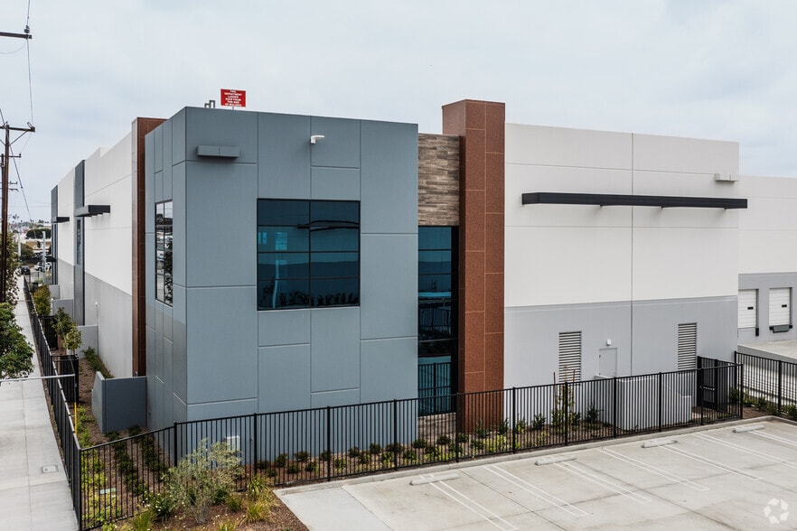 More Photos Of 112 W Alondra Blvd, Gardena Unknown For Lease