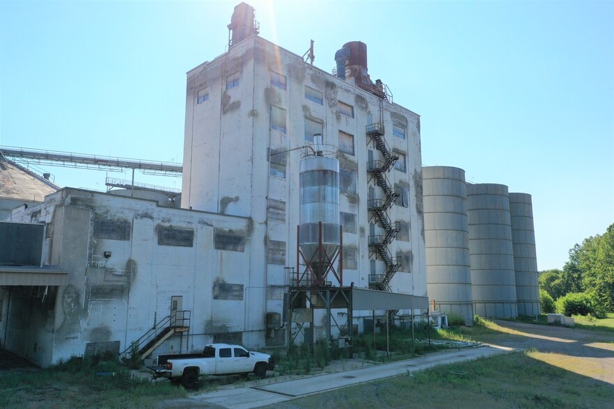 More Photos Of 945 Mill Rd, Loudonville Industrial For Sale