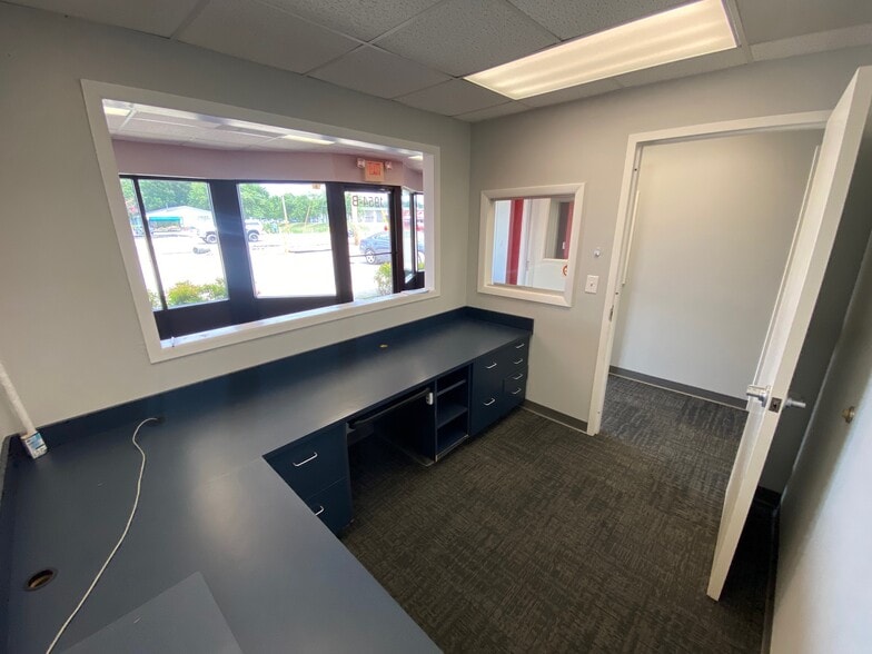 More Photos Of 1954 E Main St, Albemarle Showroom For Lease