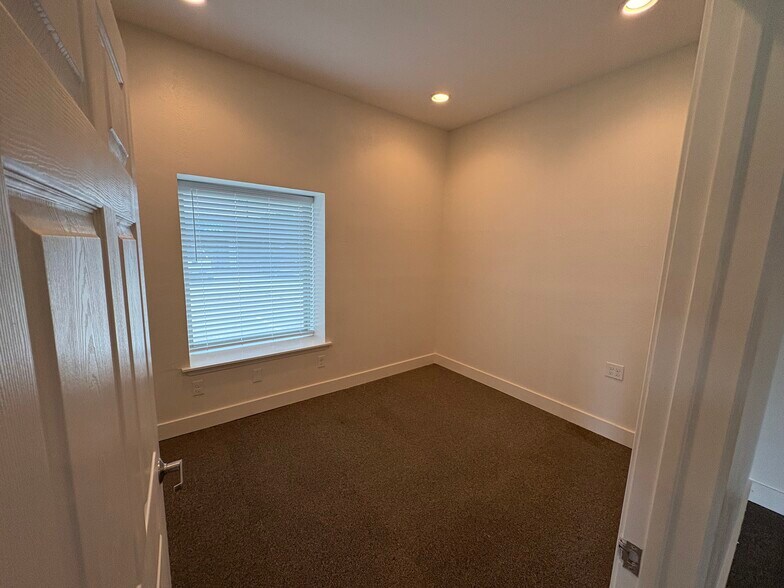 More Photos Of 1325 Shannon Rd E, Sulphur Springs Medical For Lease
