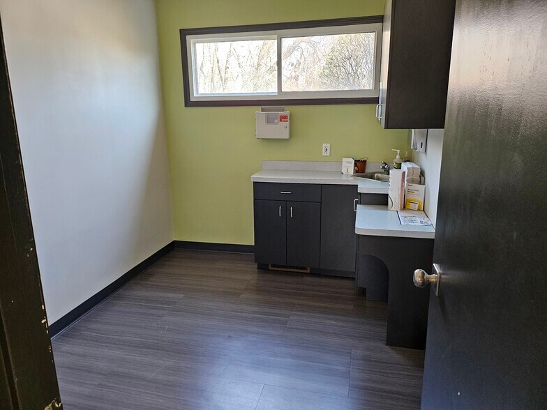 More Photos Of 19 River Oaks Dr, Calumet City Healthcare For Lease