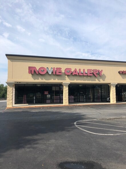 More Photos Of 927 S Broad St, Clinton Unknown For Lease