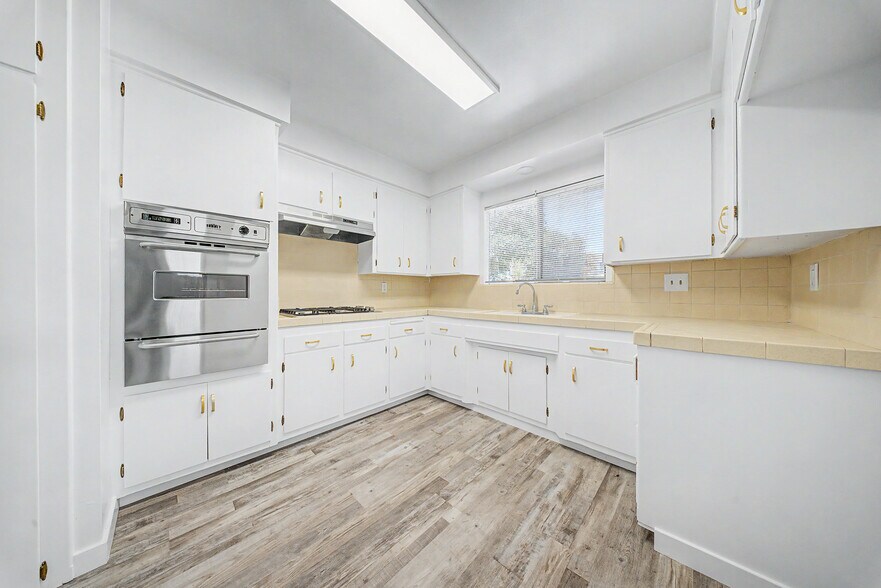 More Photos Of 2521-2523 S 6th Ave, Arcadia Apartments For Sale