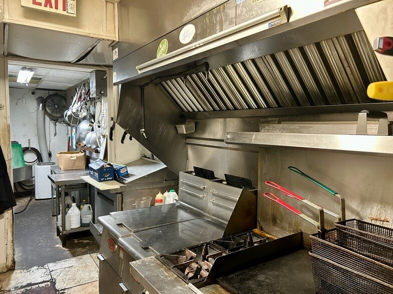 More Photos Of 320 S 8th St, Fernandina Beach Freestanding For Lease