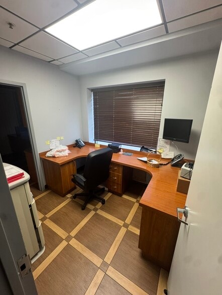 More Photos Of 8686 Bay Pky, Brooklyn Office Residential For Lease