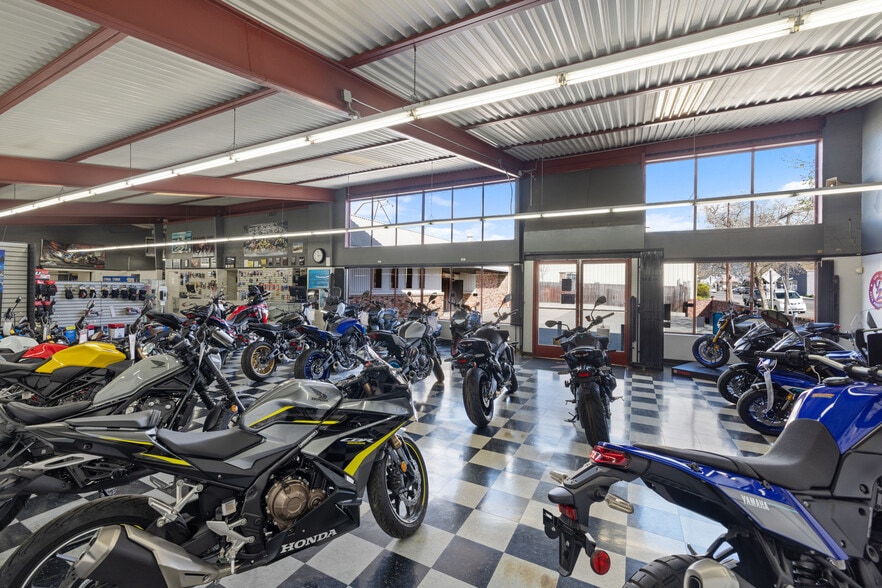 More Photos Of 735 Gilman St, Berkeley Showroom For Sale