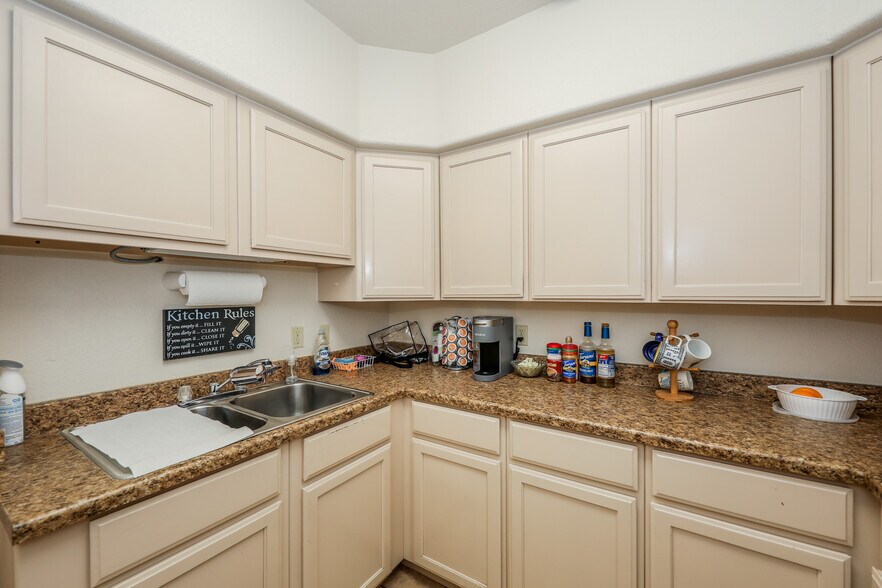 More Photos Of 5809 East Dr, Laredo Warehouse For Sale