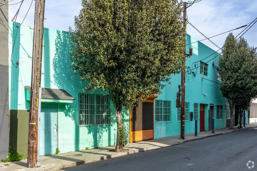 More Photos Of 220 9th St, San Francisco Showroom For Lease