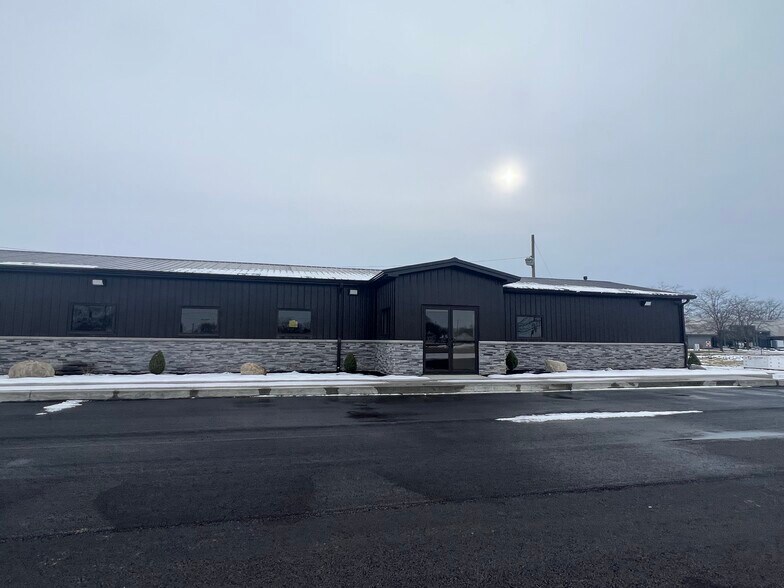 More Photos Of 14501 W Commerce Rd, Daleville Freestanding For Lease