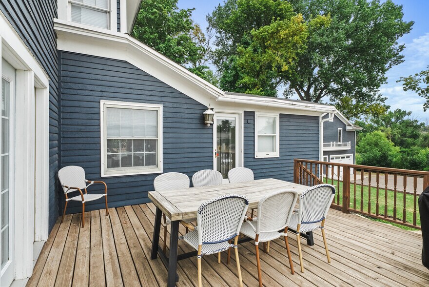 More Photos Of 371 Water St, Excelsior Hospitality For Sale