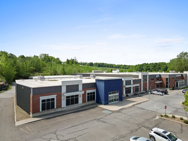 More Photos Of 316 Rue Denison E, Granby Storefront For Lease